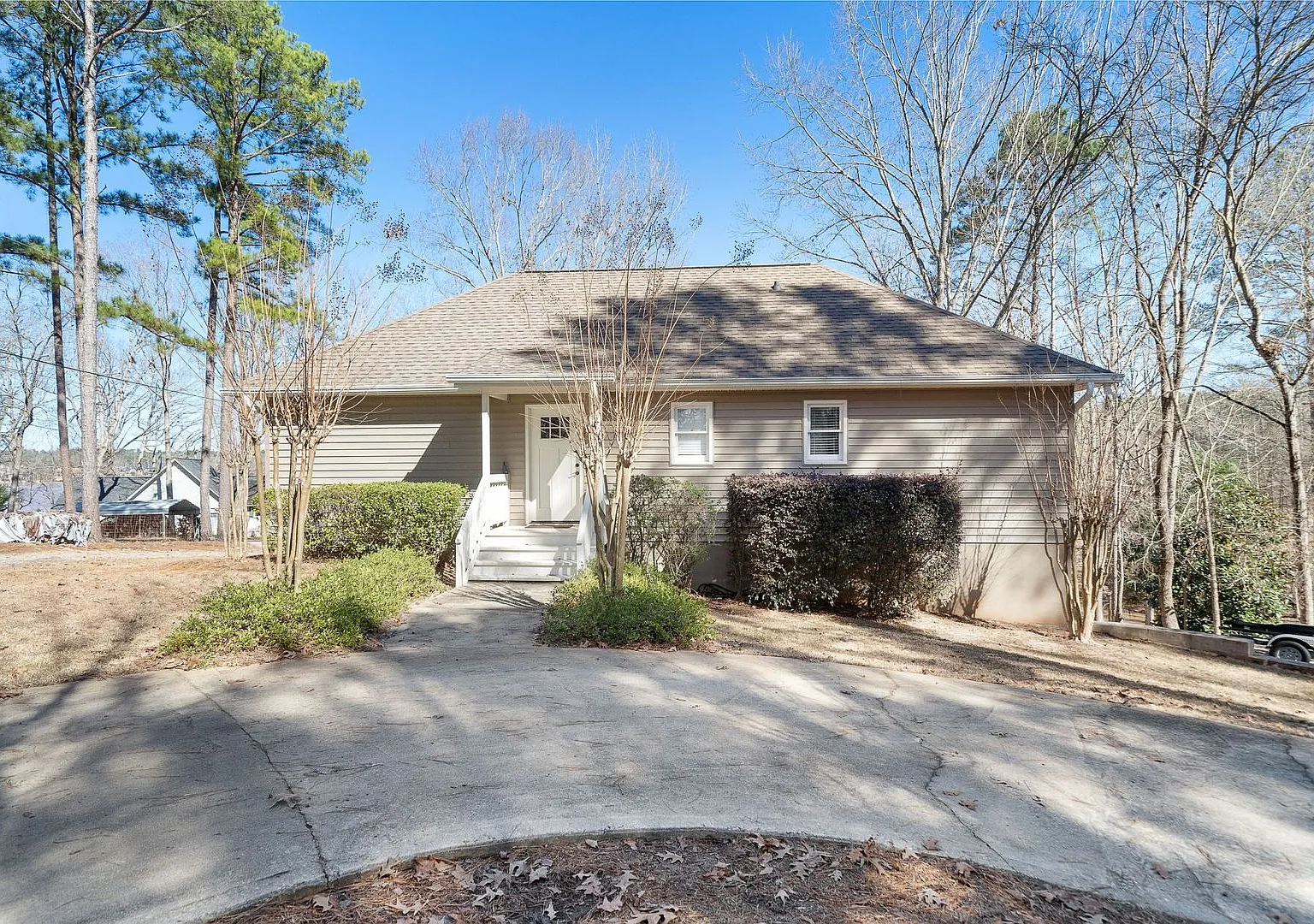 Lakefront Oconee Home — Photo 4