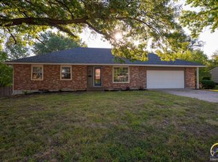 2100 SW Meadow Ln, Topeka, KS 66614