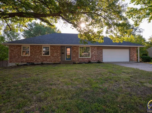 2100 SW Meadow Ln, Topeka, KS 66614