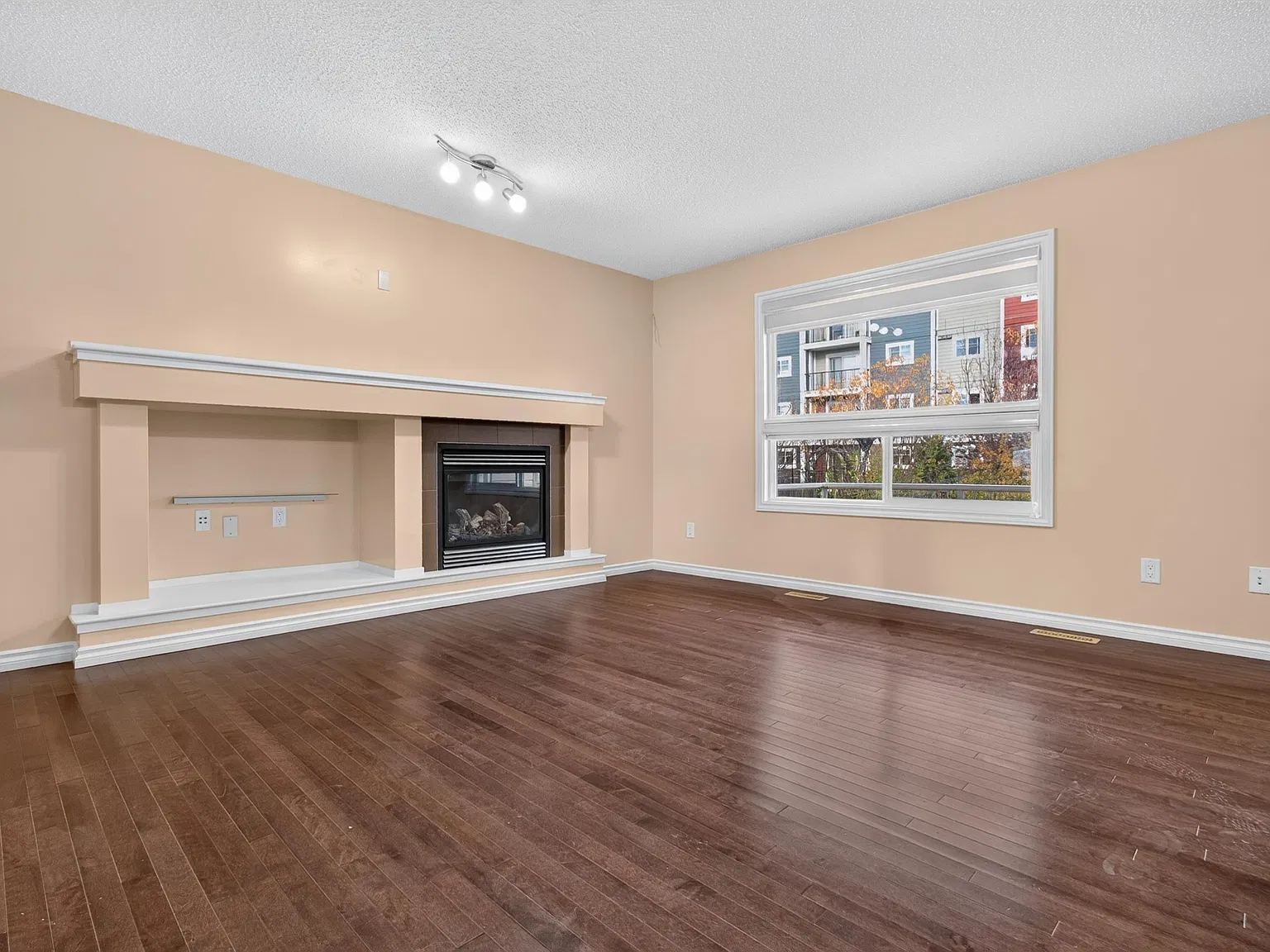 3 bed, 2.5 bath, 1853 sqft, $2,275 — Photo 4