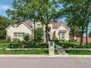 8725 Racquet Club Dr, Fort Worth, TX 76120