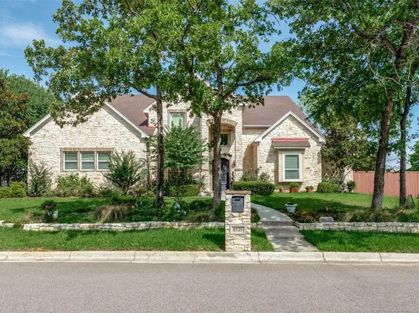 8725 Racquet Club Dr, Fort Worth, TX 76120