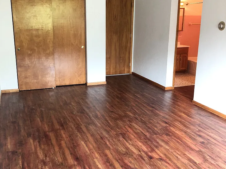 Carroll Court Apartments — Photo 35