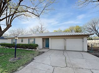 637 Lynnewood Ave, Burleson, TX 76028
