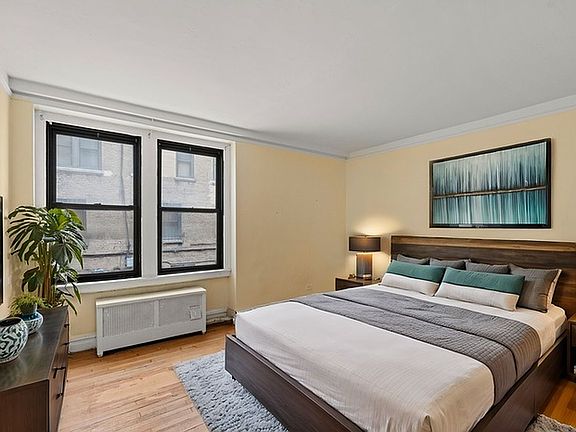 5th image of 135 W 58th St APT 1C