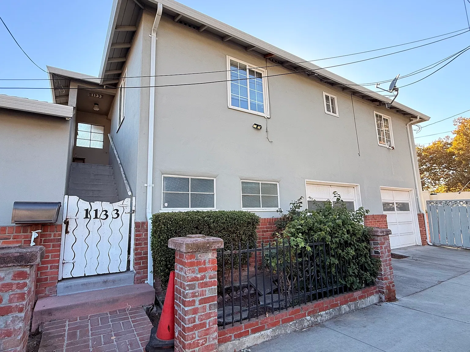 2 bed, 900 sqft, $3,180 — Photo 2