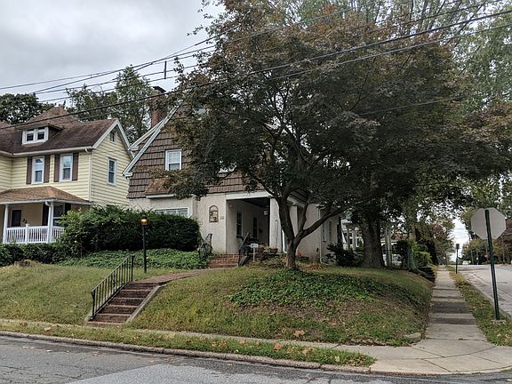 2nd image of 26 W Knowles Ave