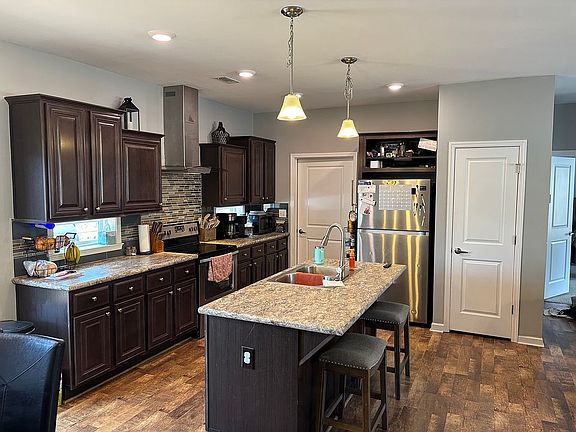 2nd image of 127 Cairens Ridge Dr