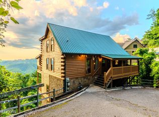 569 Forest Springs Dr, Gatlinburg, TN 37738