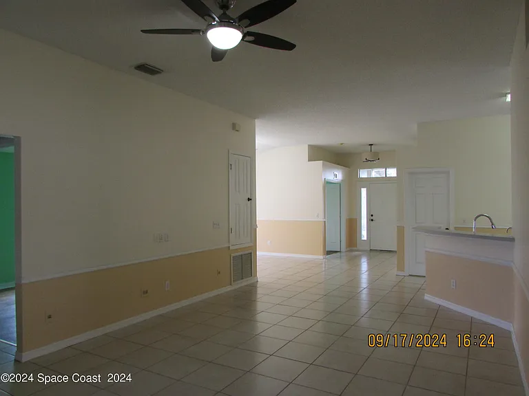 1065 Sedgewood Cir — Photo 13