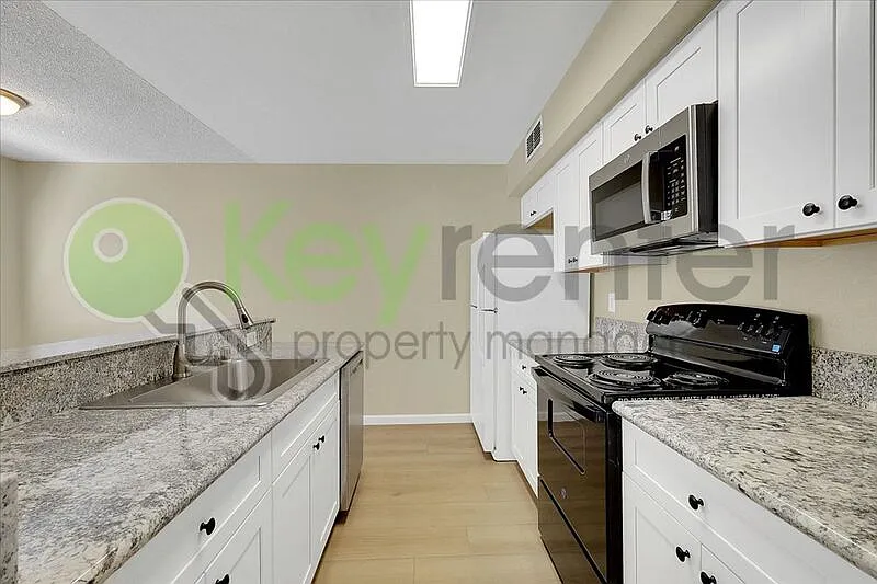 2 bed, 1.0 bath, 956 sqft, $1,700 — Photo 2
