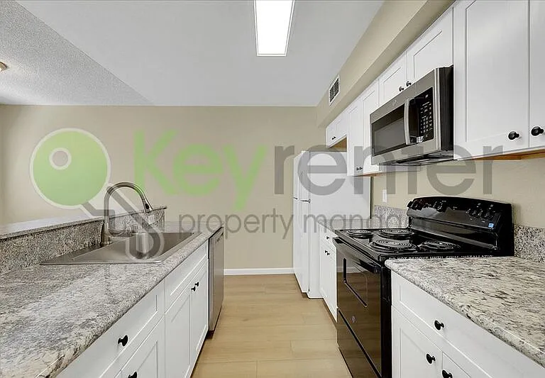 600 Del Verde Cir #2 — Photo 2