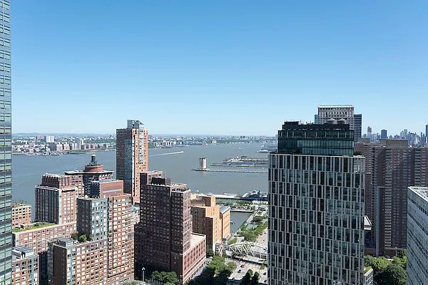 Rented by Compass | media 19