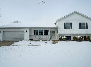 813 Sunset Dr, Cottage Grove, WI 53527