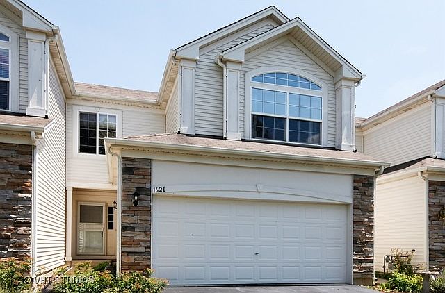 1st image of 1621 Fieldstone Dr N