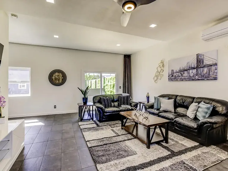2335 Market St — Photo 9