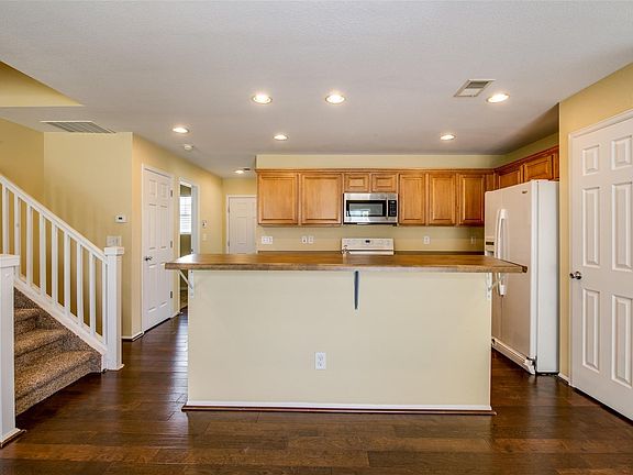 3rd image of 19154 E 57th Pl APT A