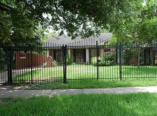 128 Pineview Dr, Houston, TX 77012
