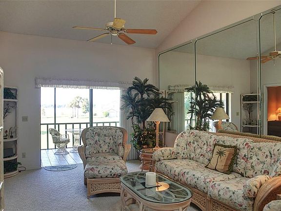 3rd image of 907 Royal Palm Cir