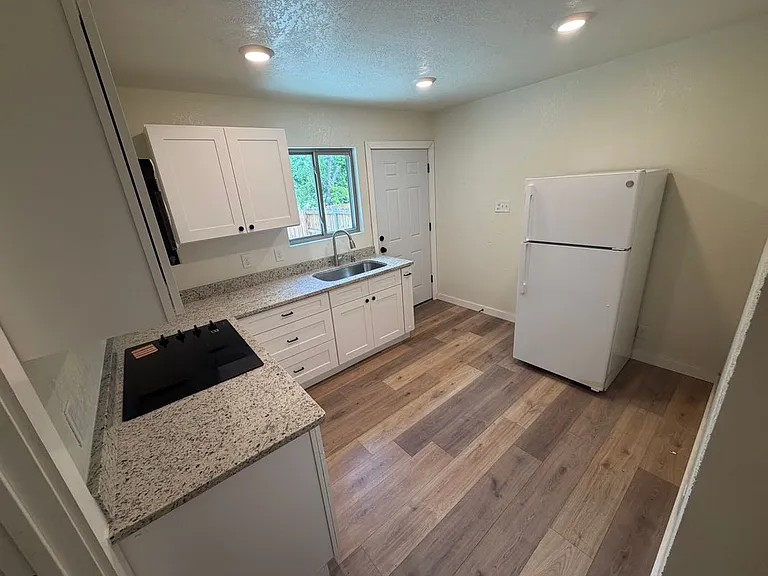 2047 W Laurel St #2 — Photo 4