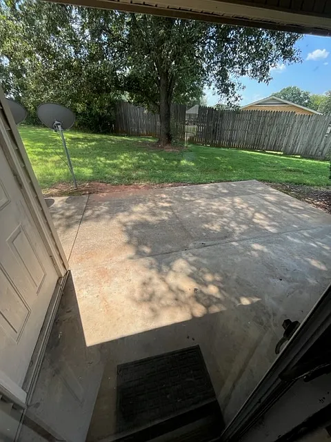 2 bed, $1,100 — Photo 2