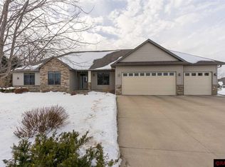 141 Hidden Oaks Cir, Mankato, MN 56001