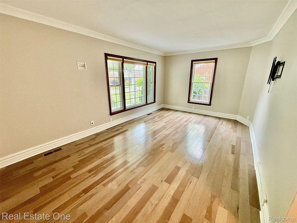 865 Grant Ave, photo 9