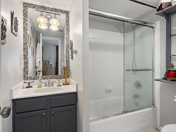 5th image of 210 11th Ave N APT 303