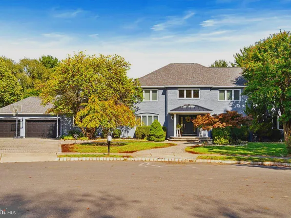 32 Laurel Wood Dr, Lawrence Township, NJ 08648