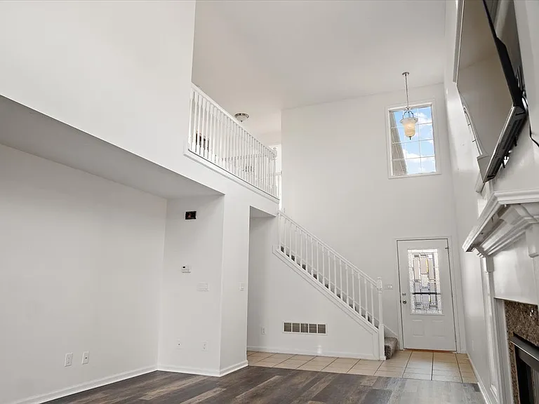 1200 Heron Dr — Photo 4