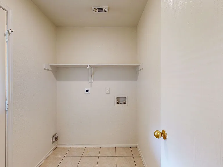 2806 Kerrville Ct #B — Photo 9