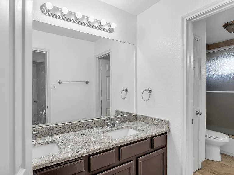 3010 Lena Dr — Photo 35