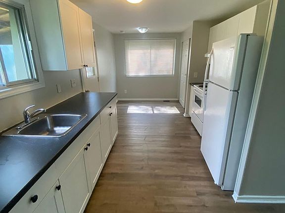 5th image of 7594 Flewellyn Rd