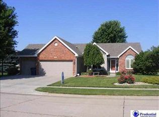 1413 Woodlawn Dr, Fremont, NE 68025