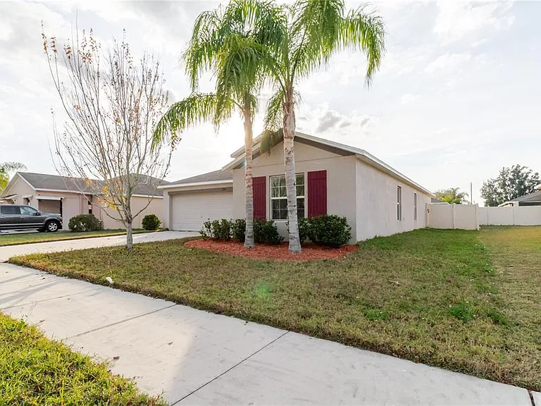 304 Cascade Bend Dr — Photo 3