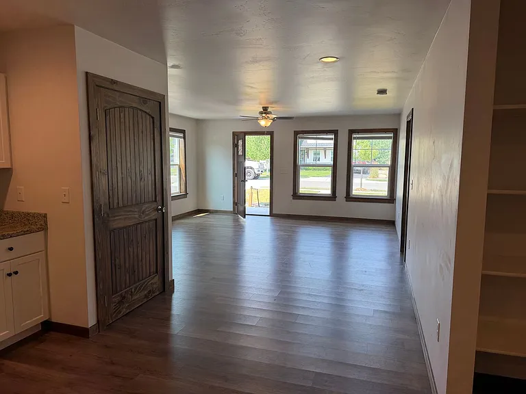 745 Cottonwood Ct — Photo 3