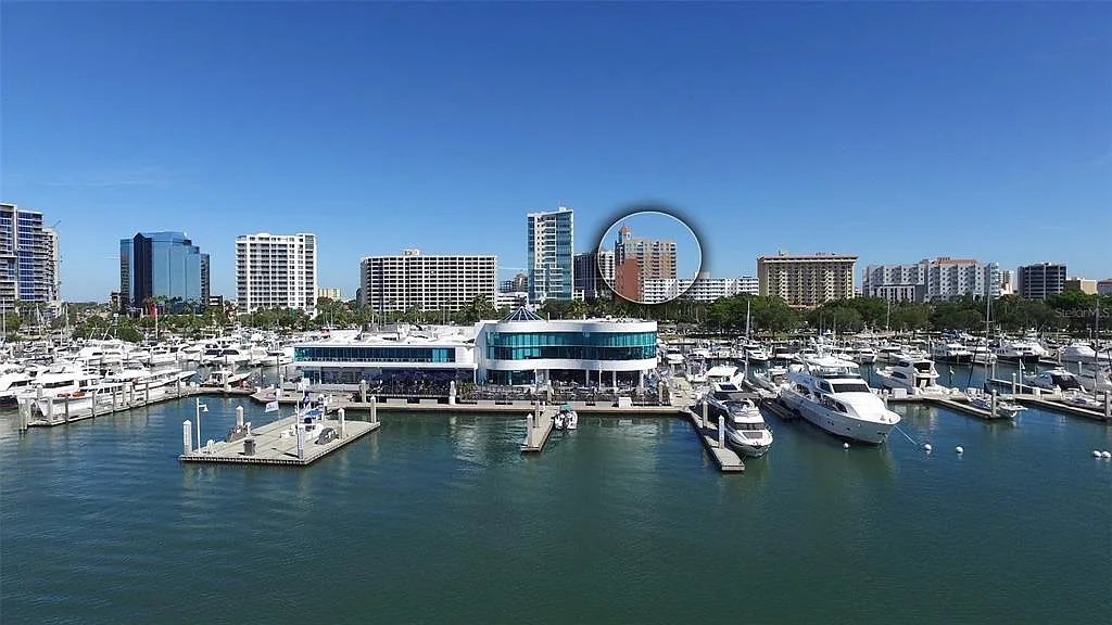 2 bed, 2.0 bath, 1336 sqft, $5,500 — Photo 2