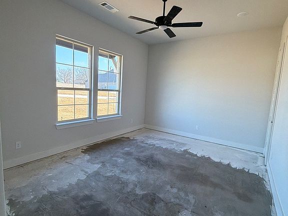 4th image of 905 Perrin Ln