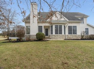 8 Westgate Dr, Annandale, NJ 08801
