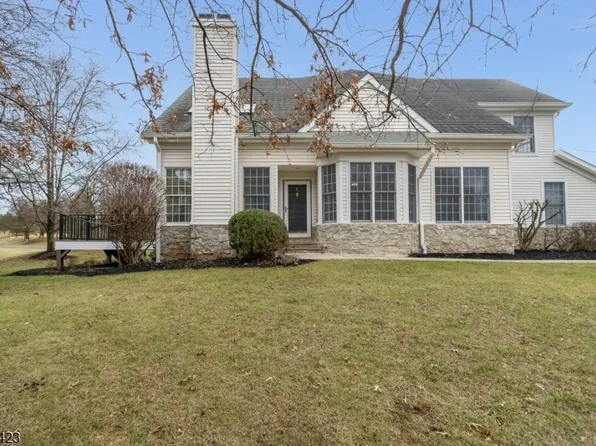 8 Westgate Dr, Clinton Twp., NJ 08801