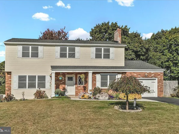 2300 Overlook Dr, Aston, PA 19014