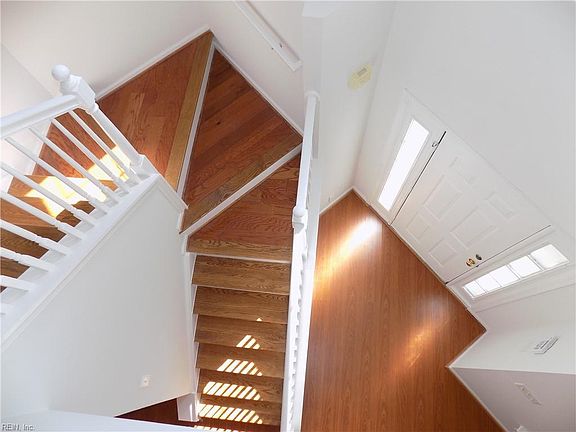 3rd image of 802 Oak Springs Ct