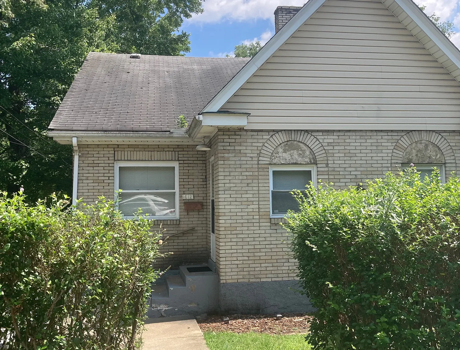 2 bed, $1,100 — Photo 1