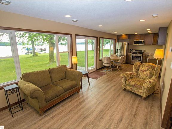 5th image of 23597 N Lakeshore Dr