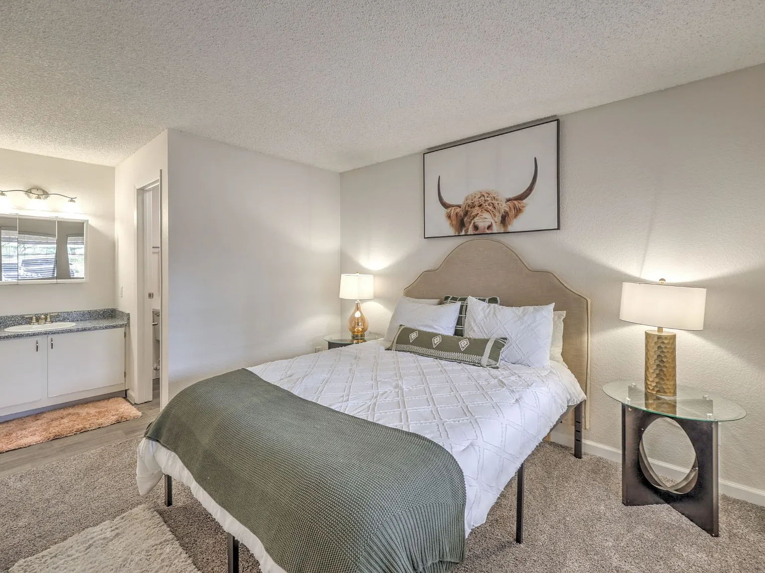 Silver Stream Apartments — Photo 4