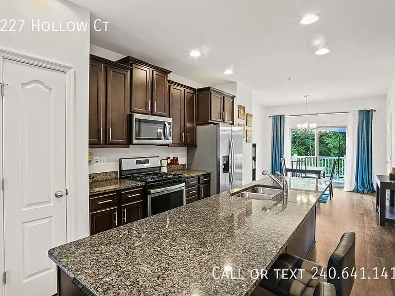 8227 Hollow Ct — Photo 12
