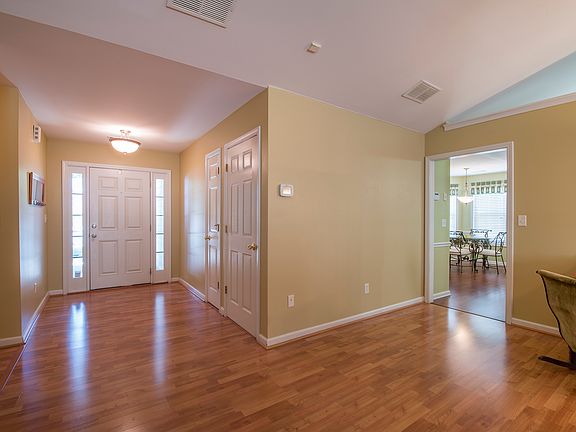 2nd image of 1107 Fountain Glen Ct