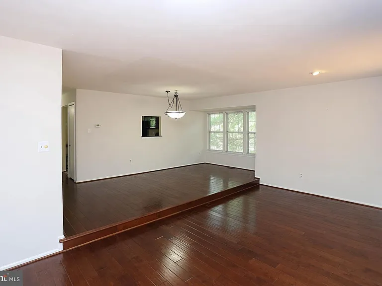 4710 Leyden Way — Photo 9