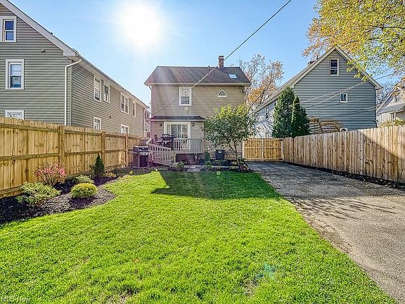 5th image of 17474 Shaw Ave