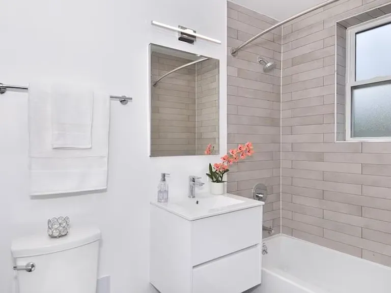 715 Portage Trl — Photo 3